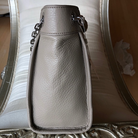 🔥NEW w/TAGS🔥Tory Burch Britten Tote—French Gray - Picture 4 of 14